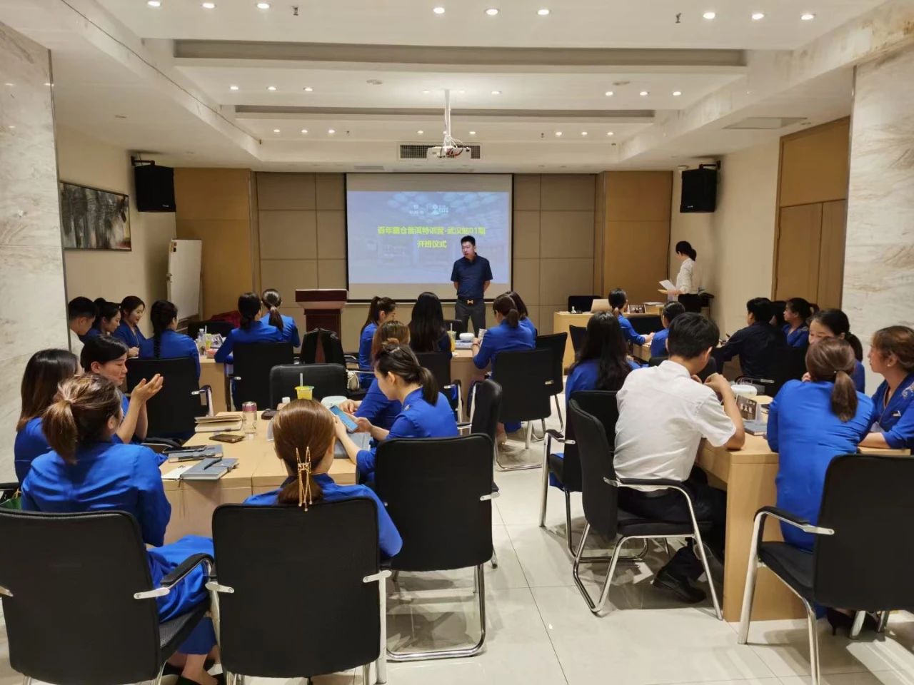 祝贺首期百年藏仓普洱特训营（武汉站）圆满成功