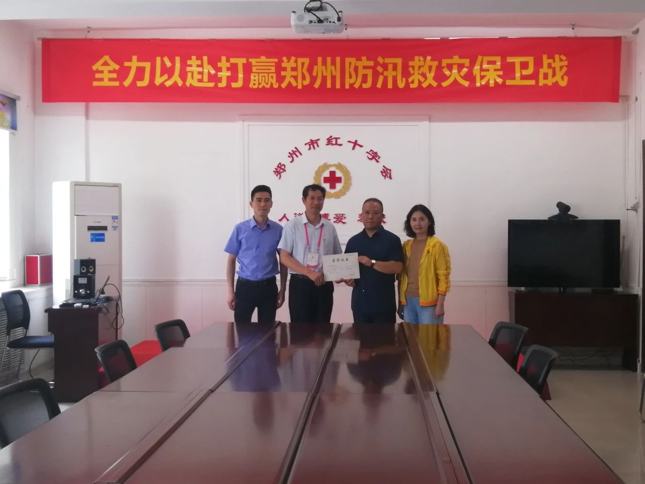 以爱铸盾，共克时艰! 华祥苑弘扬国货正能量