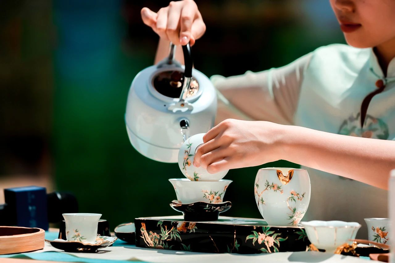 金砖白茶